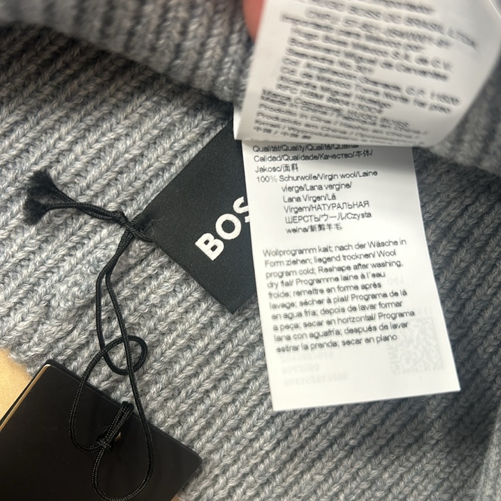 100% Authentic Hugo Boss Beanie / Hat - NWT - Picture 4 of 5